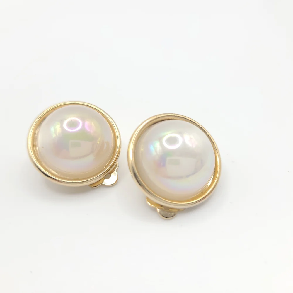 Vintage Signed Lisner Clip on  Gold Earrings - Picture 6 of 7